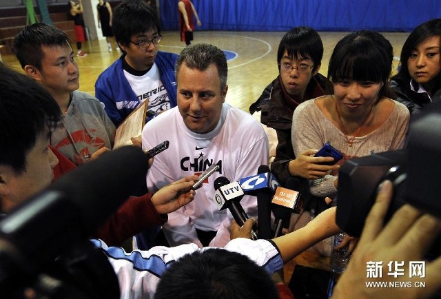 包含新疆广汇内部会议纪要流出：今夜战术微调，中超使命明确，年轻球员得到机会的词条